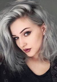 серый цвет волос