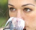 Вино для женского здоровья – противоречивая связь