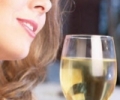 Женщина и вино: от строгих табу до профессиональных отношений
